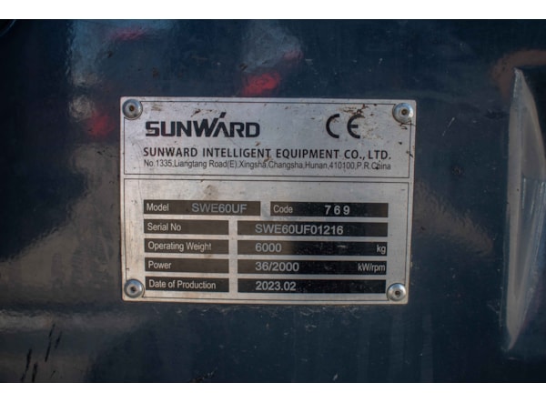 Midiexcavator SUNWARD 60 uf DISPONIBIL PENTRU INCHIRIERE de vanzare